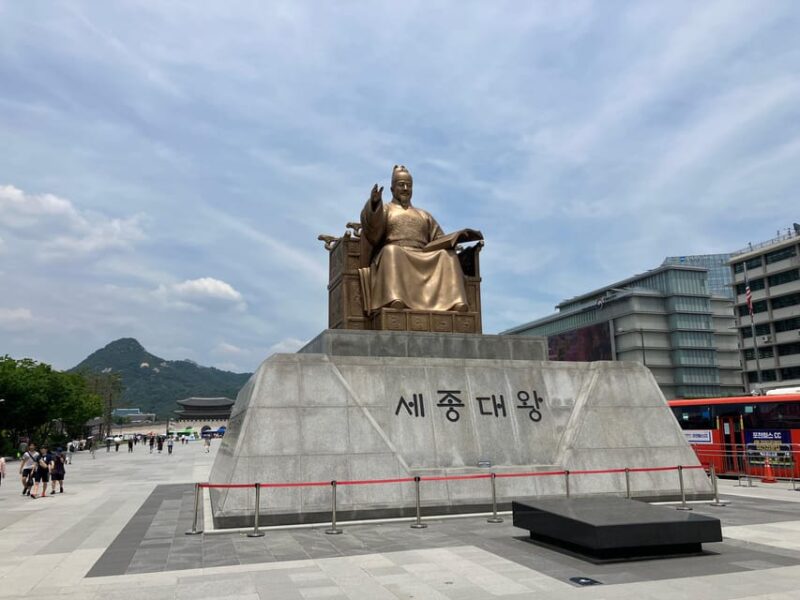 Seoul: Hanbok, Gyeongbokgung and Tongin Market Walking Tour - Inclusions and Exclusions
