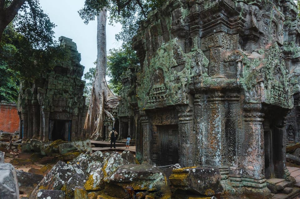 Siem Reap: Angkor Wat Small-Group Full Day Tour and Sunset - Guided Experience