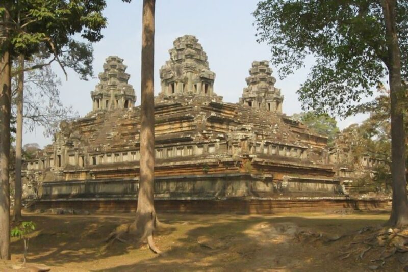 Siem Reap: Angkor Wat Sunrise and Full-Day Sightseeing Tour - Guided Experience