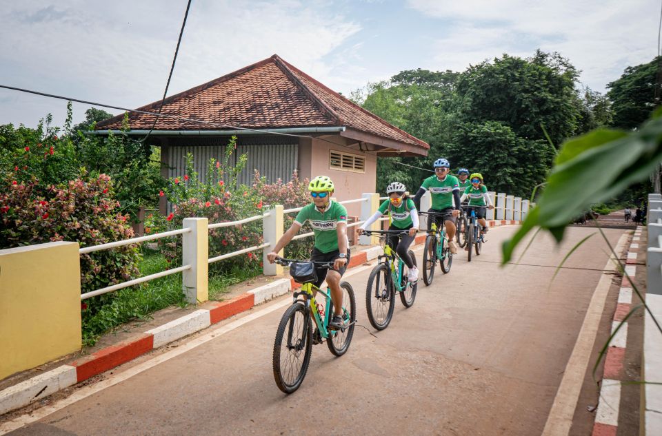 Siem Reap: Morning City Bike Tour With Local Expert - Inclusions and Exclusions