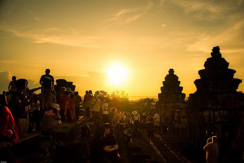 Siem Reap: Private Angkor Wat & Bakheng Mountain Sunset Tour - Dress Code Guidelines