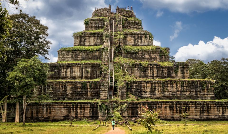 Siem Reap: Private Preah Vihear and Koh Ker Temples Tour - Exploring Koh Ker Temple