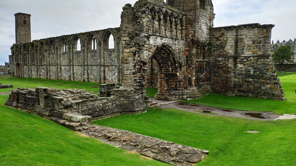 St Andrews: Guided Walking Tour, 12pm, 2pm Daily - Meeting Point