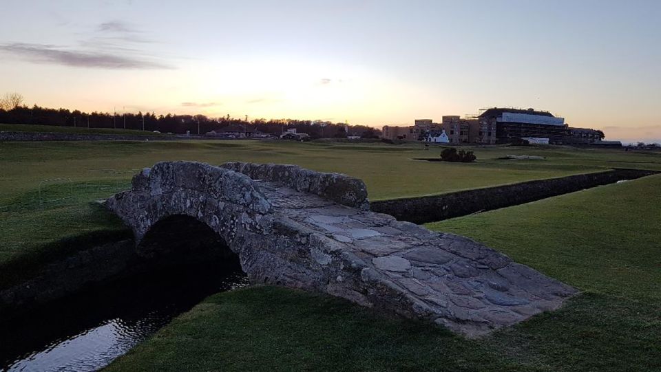 St Andrews: Old Course History Tour - 80s Pro Caddie Guide - Itinerary and Main Stops