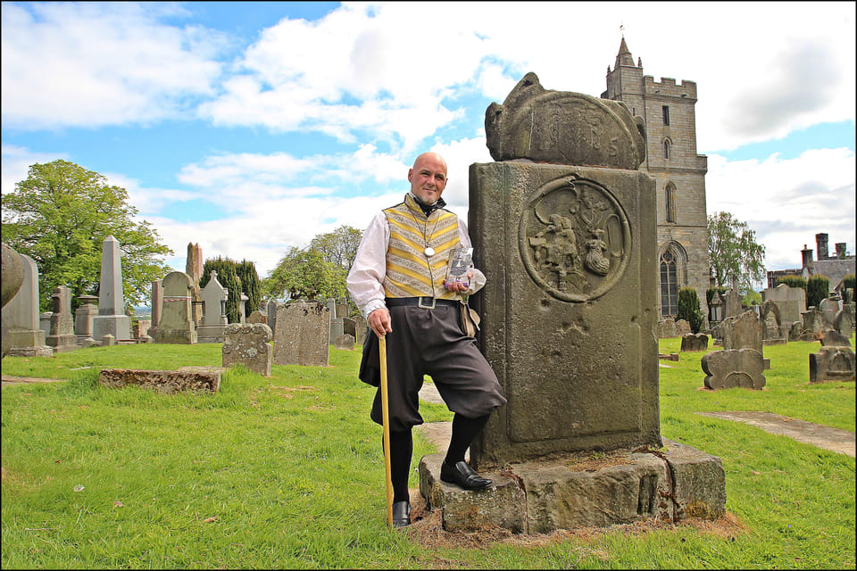 Stirling Castle and the Old Town: Private Walking Tour - Meet Your Local Guide