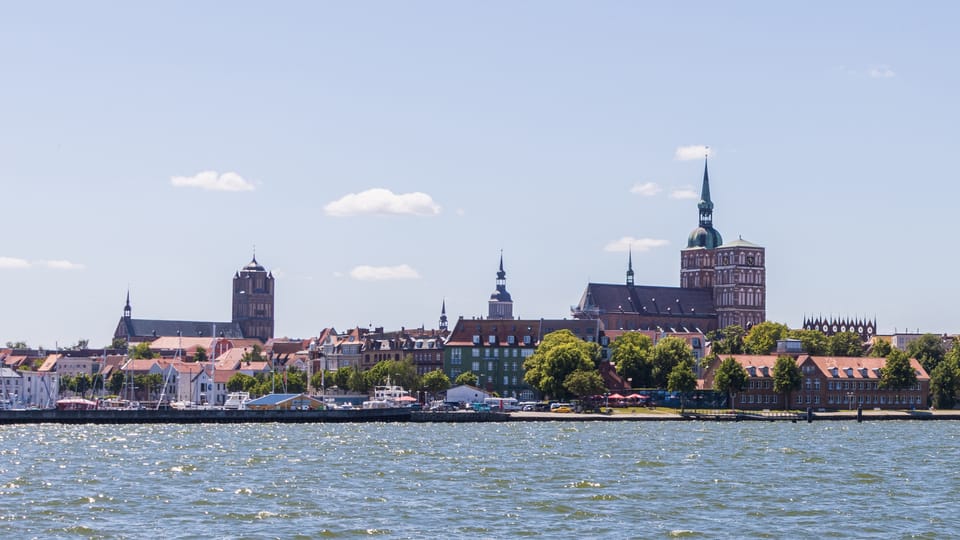 Stralsund: 1-Hour Harbor Cruise - Meeting Point and Accessibility