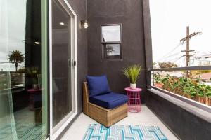 Studio - Balcony - A C - Dogs Parks Restaurants - Amenities Overview