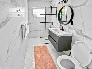 Stylish & Cozy Escape Near the Beach- Free Parking, Backyard, Private, BBQ - Frequently Asked Questions