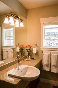 Summer Creek Inn - Booking Process and Policies