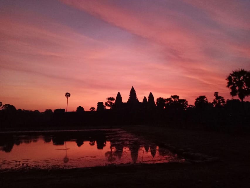 Sunrise at Angkor Wat With a Sharing Group - Cultural Insights and Learning