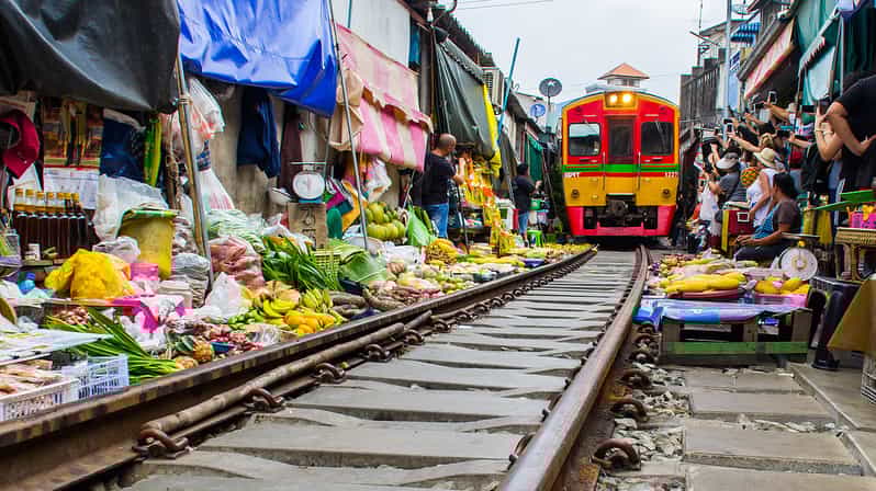 Suvanabhumi Airport Transit Tour: Floating & Train Markets - Group Size and Guides