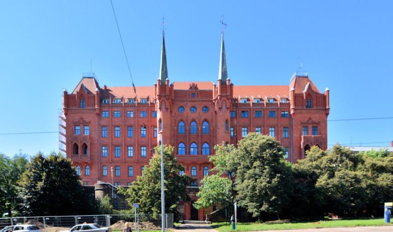 Szczecin: Medieval Old Town Private Walking Tour - Meeting Point Information