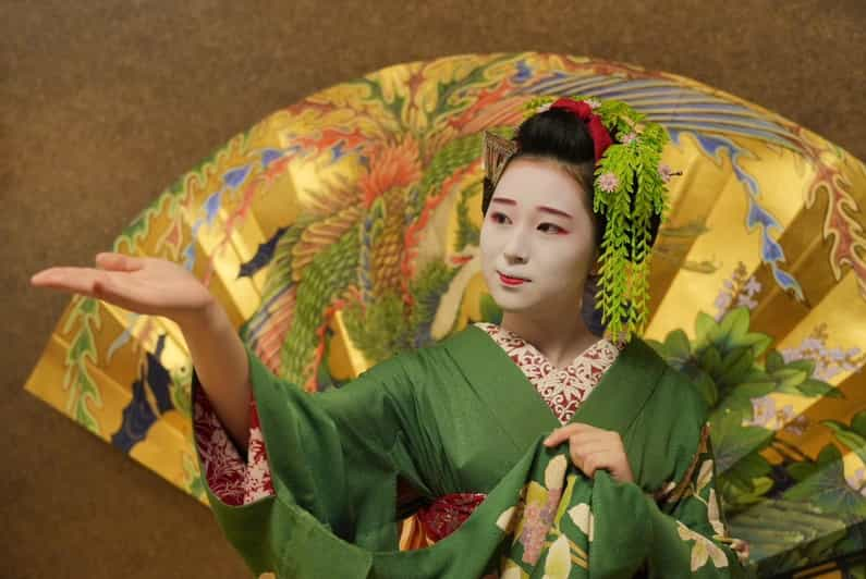 The Art of Geisha: Exclusive Show & Japanese Game - Interactive Japanese Game