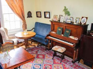 The Borland House Inn - Policies and Booking Information