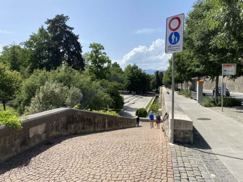 The Many Faces of Geneva: Self-Guided Audio City Tour - Audio Guide Features