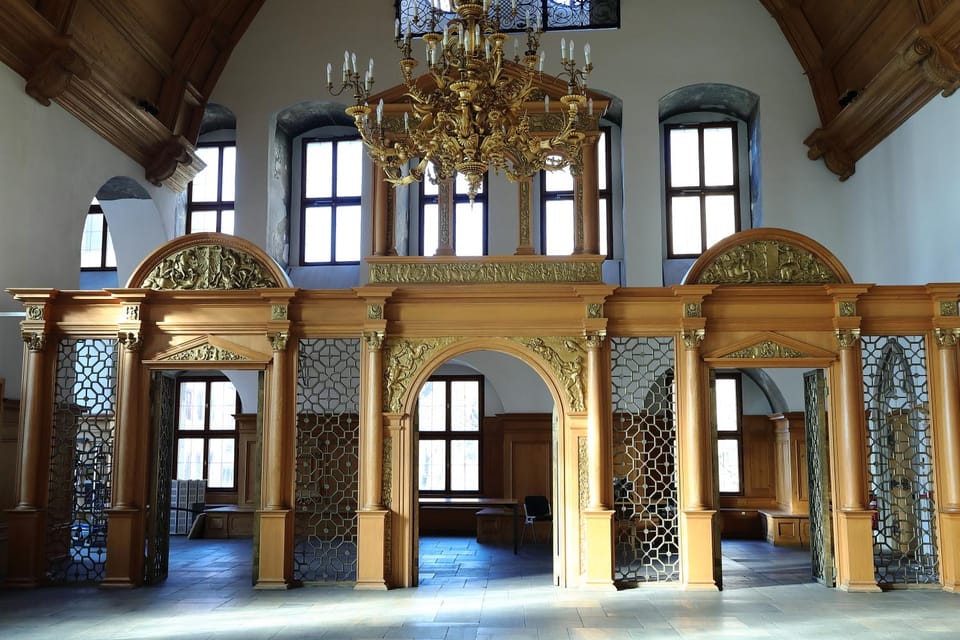 The Old Town Hall - at the Centre of Power - IN GERMAN - The Large Meeting Hall