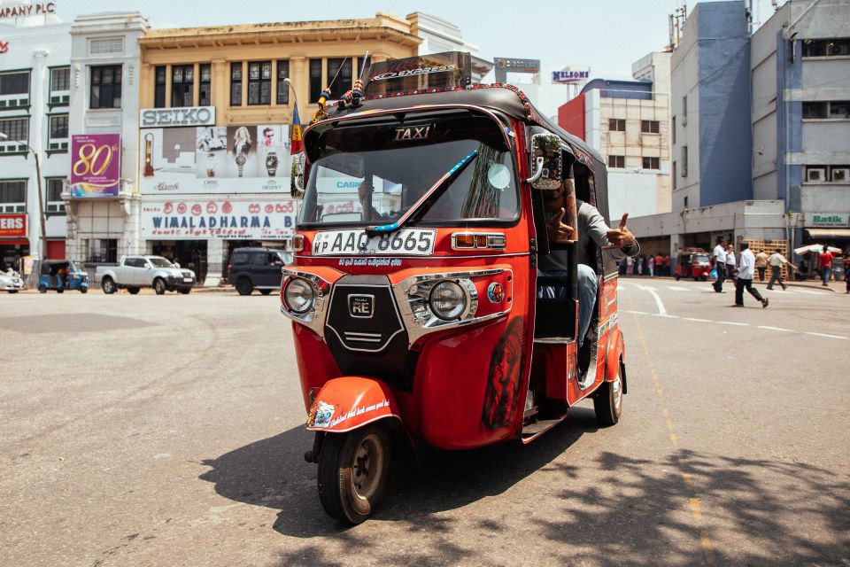 The True Essence of Colombo:Private Highlights & Hidden Gems - Ancient Buddhist Temple Visits