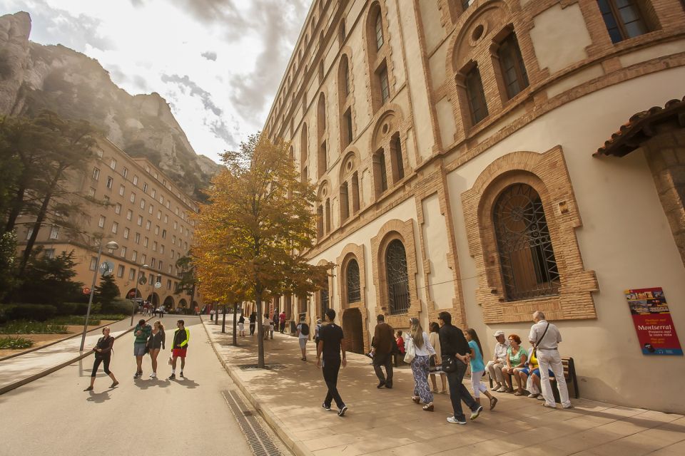 Tot Montserrat: Transport, Museum Tickets, and Lunch - Customer Reviews