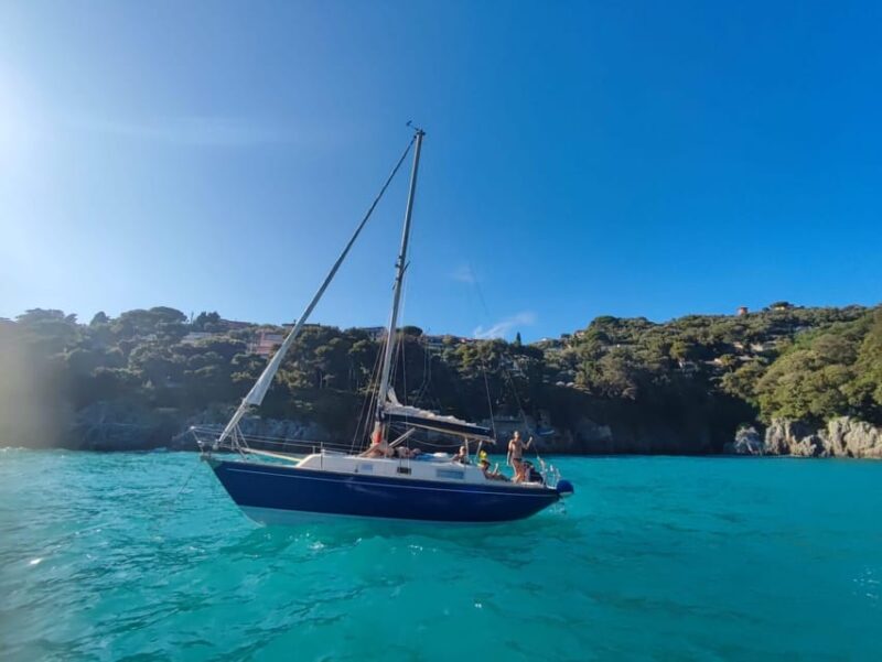 Tour in Gulf of Poets (La Spezia) on Vintage Sailing Boat - Onboard Amenities and Gear