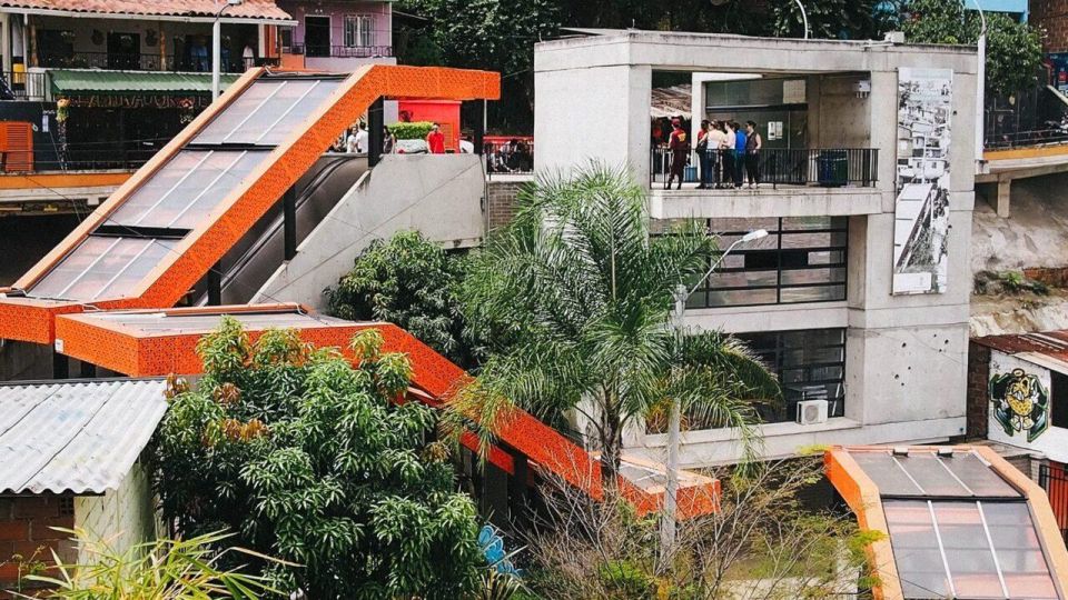 Tour Medellín: Commune 13 and Metro Cable - Booking Your Tour