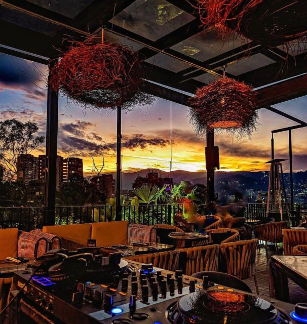 Tour Medellín: Commune 13 and Pablo Escobar Rooftop - Private Tour Options