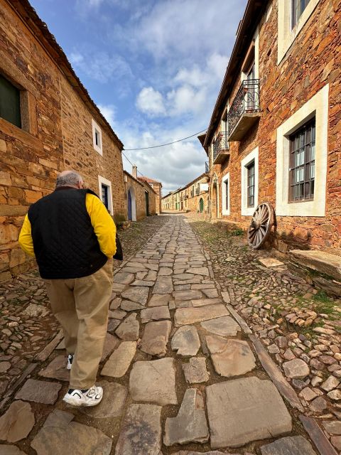 Tour Oviedo Castrillo Polvazares Astorga and Leon Cathedral - Language and Group Size