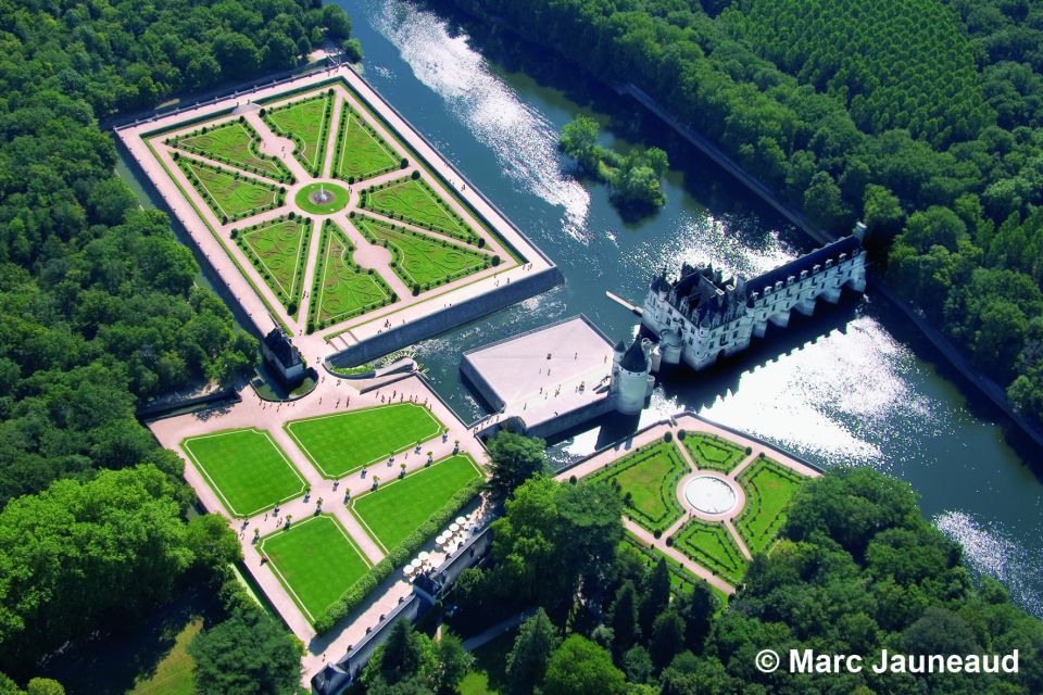 Tours/Amboise: Chambord, Chenonceau Day Trip & Wine Tasting - Wine Tasting Experience