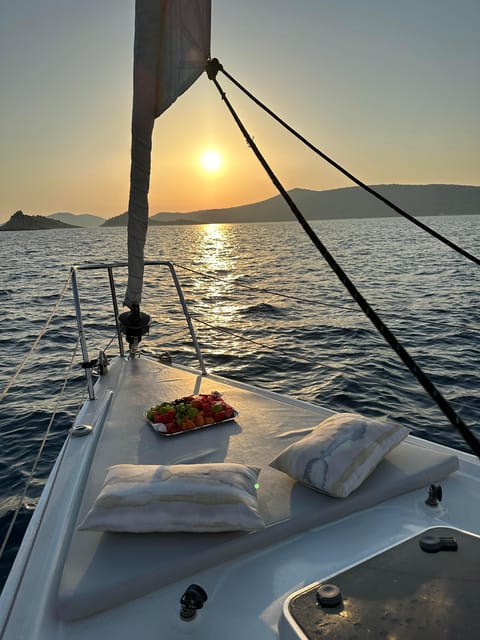 Trogir: Sunset Sailing - Included Amenities