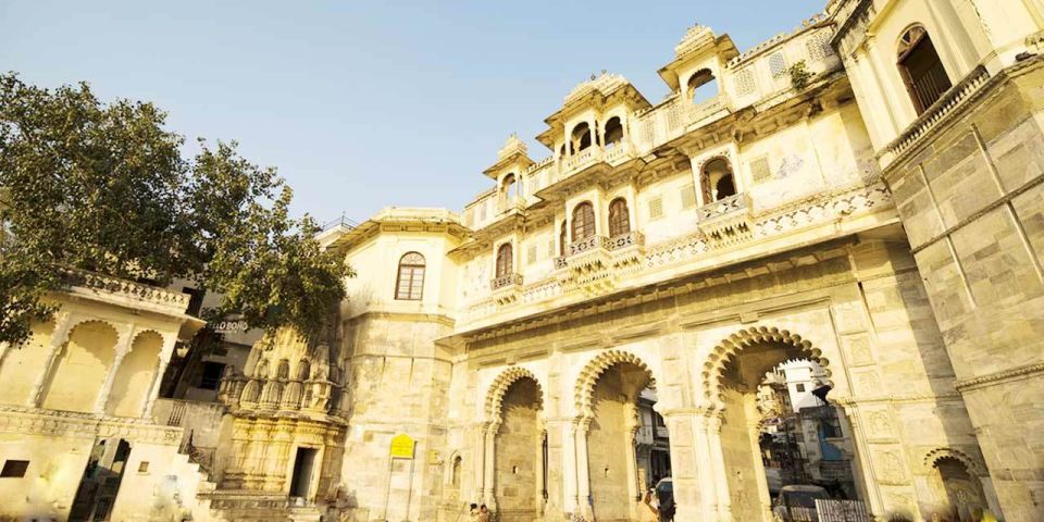 Udaipur: Highlights of Udaipur, Guided Half-Day Car Tour - Cultural Experiences on the Tour