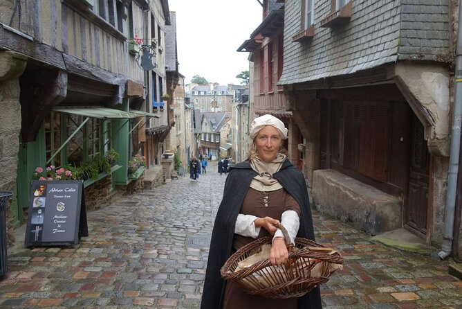 Unusual Guided Tour of Dinan Immersed in the Middle Ages - Exploration of Dinan