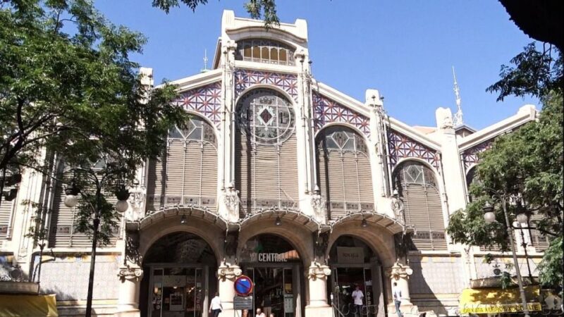 Valencia: Old Town Walking Tour and Traditional Drink - Historical Old Town Exploration