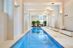 Waldorf Astoria Chicago - Nearby Attractions