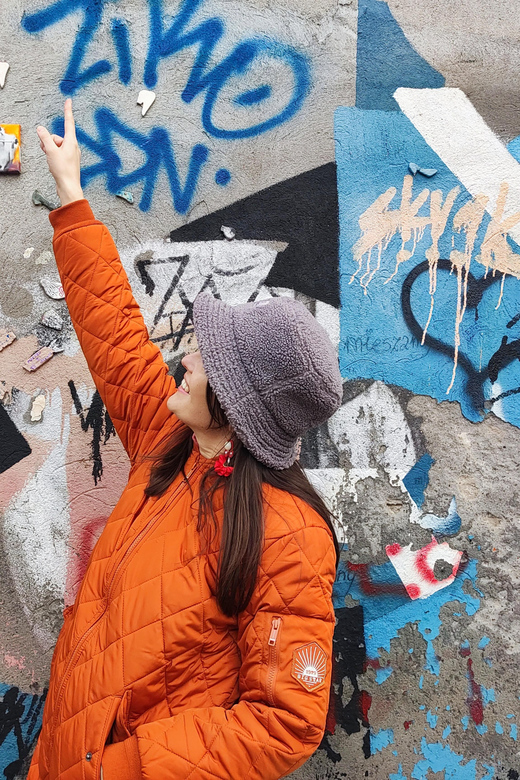 Walking Polaroid Tour With Snacks in Old Jewish Quarter - Food and Drink Offerings