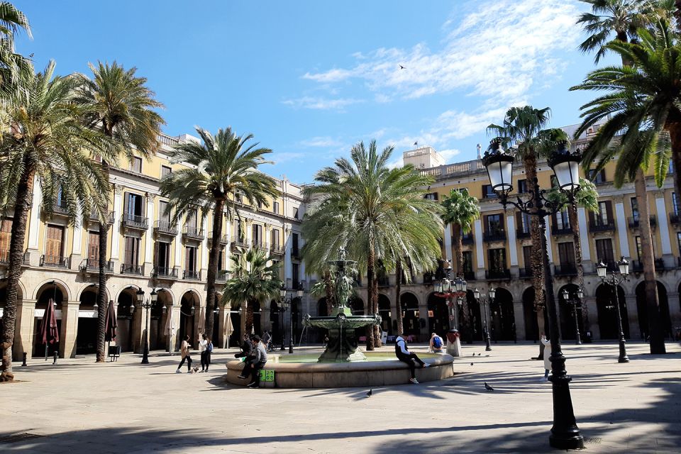 Walking Tour Gothic Quarter and Ramblas+Boat Trip - Guided Tour