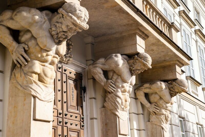Warsaw: Private Exclusive History Tour With a Local Expert - Iconic Landmarks