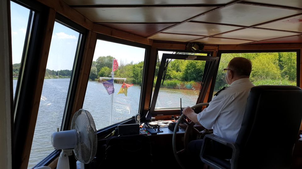 Wrocław: Boat Cruise With a Guide - Onboard Amenities