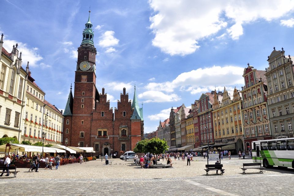 Wrocław: Ostrów Tumski and Old Town Highlights Private Tour - Accessibility Features