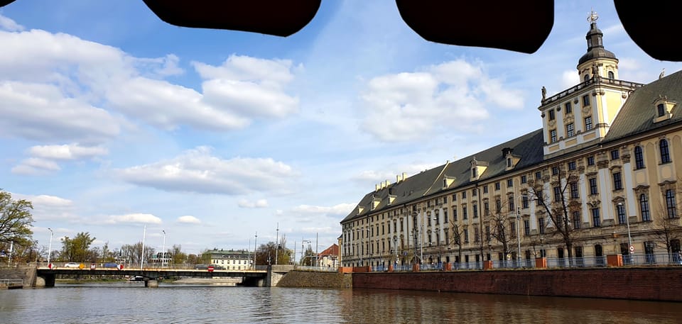 Wrocław: Venice of the North! Monuments on the Odra River 2h - Scenic and Historical Significance