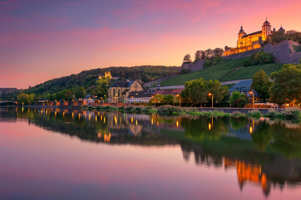 Würzburg: First Discovery Walk and Reading Walking Tour - Navigation and App