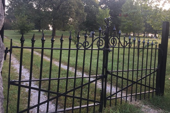 1.5-Hour Cemetery Ghost Hunt in Chattanooga - Accessibility Considerations