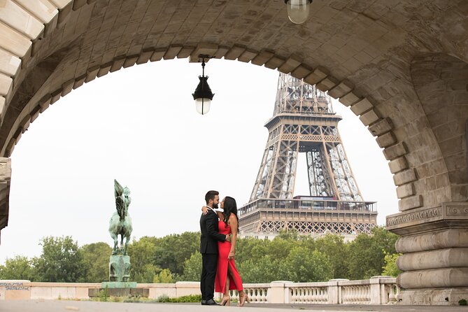 1-hour Photoshoot at the Eiffel Tower Trocadero Paris - Wedding and Pre-wedding Sessions