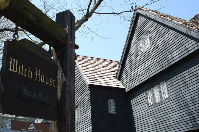 1692 Salem Night Walking Tour - Accessibility Features