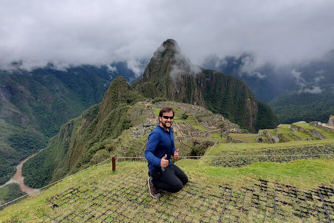 2.5hr Guided Tour of Machu Picchu With Top-Rated Private Guide - Guide Qualifications