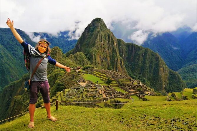 2D1N Sacred Valley of the Incas, Peruvian Cuisine, and Machu Picchu Tour - Transportation and Guides