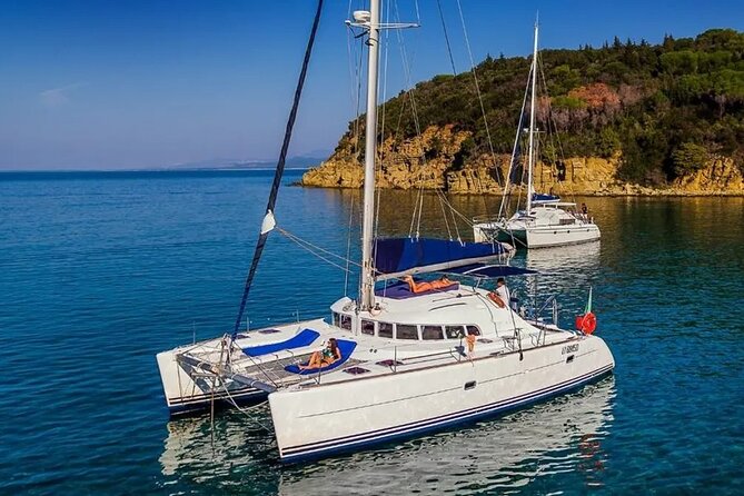 3-Catamaran From Cannigione to the Islands of the Archipelago - Tour Capacity and Accessibility