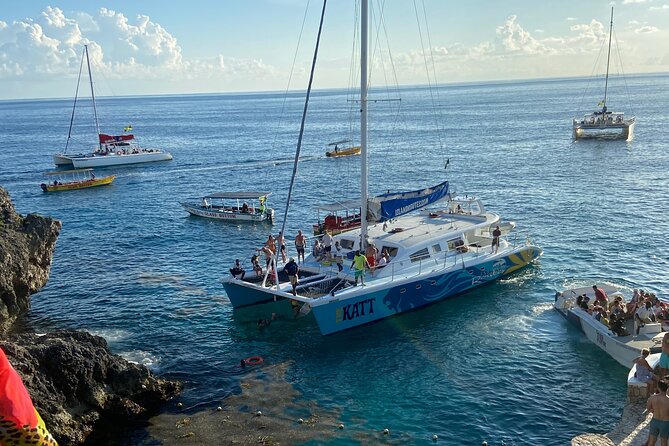 4 Hours Party Boat Catamaran Cruise in Negril - Ideal Group Size for the Cruise