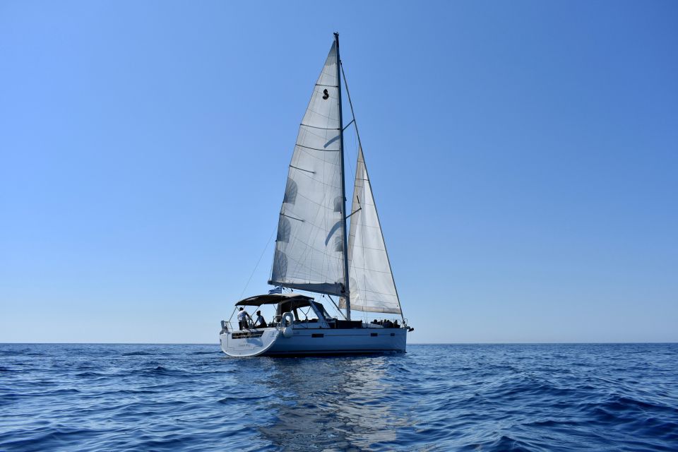 5-Day Crewed Charter The Discovery Beneteau Oceanis 45 - Vessel Features