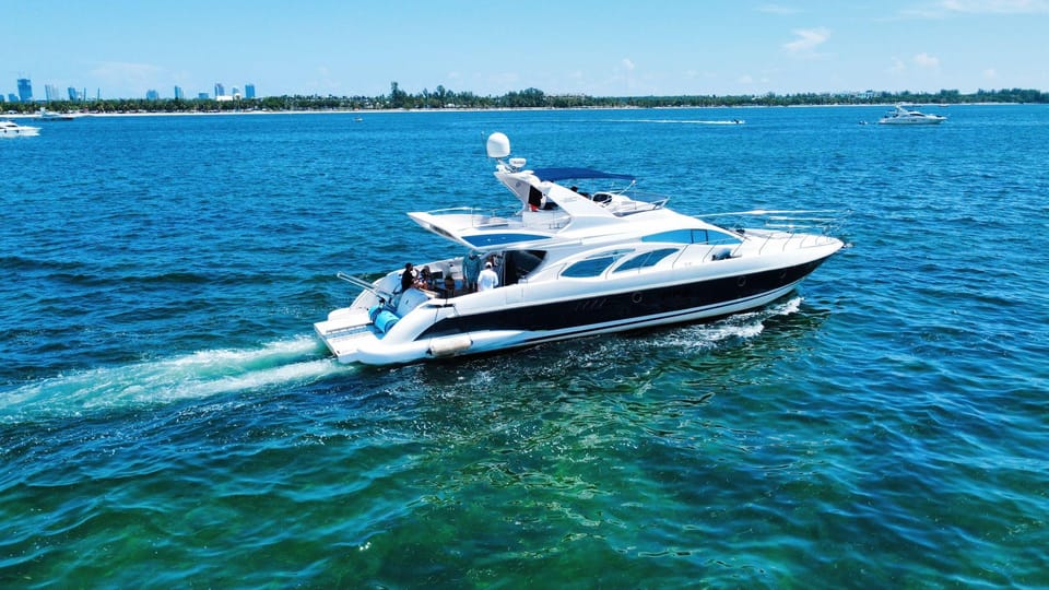 70FT Azimut Available in Miami for up to 13 People. - Adventure Activities