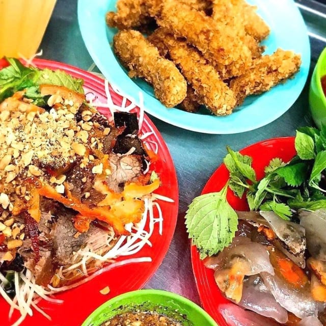 A Private Tour: Uncovering Hanoi Foodie With Train Street - Included Amenities