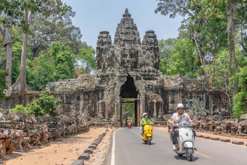 Angkor Wat: Guided Vespa Tour Inclusive Lunch at Local House - Unique Tour Features